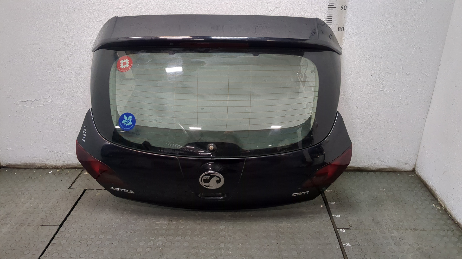 Дверь багажника