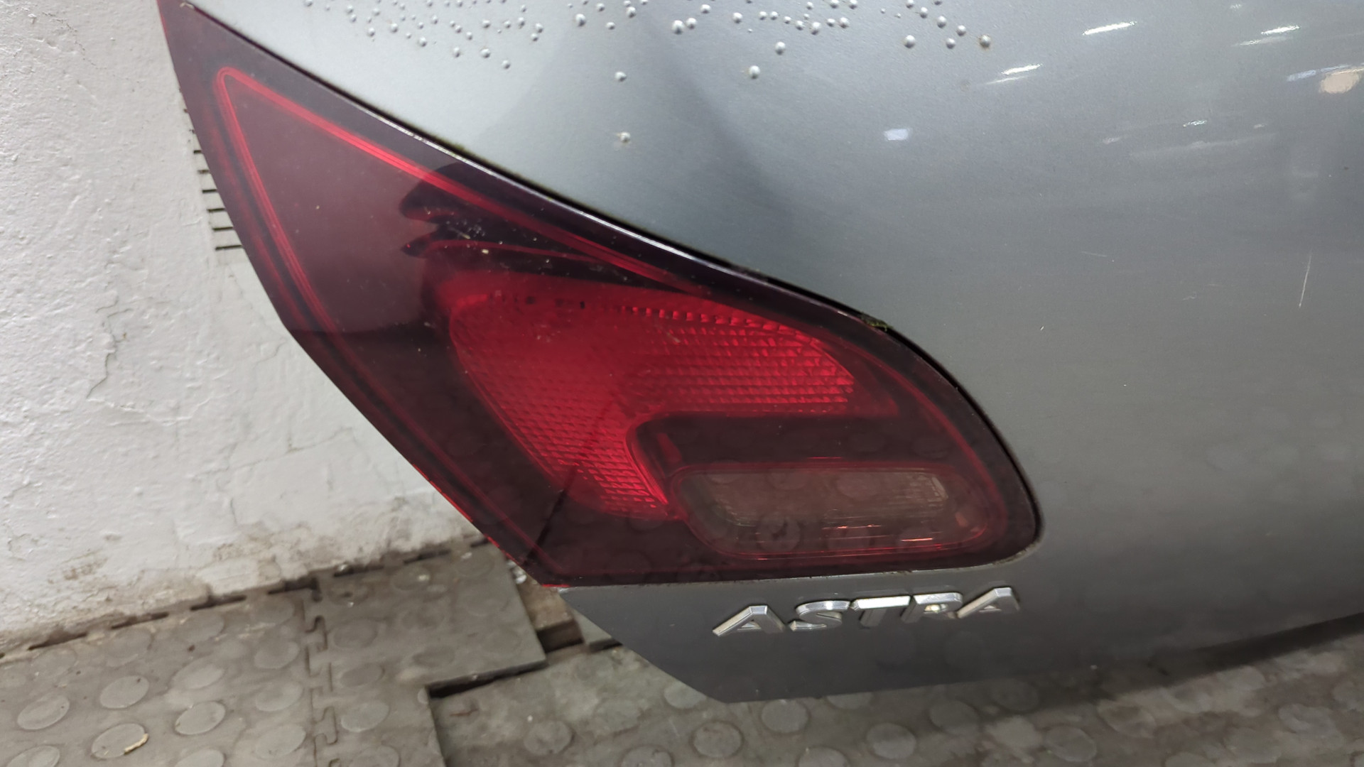 Дверь багажника