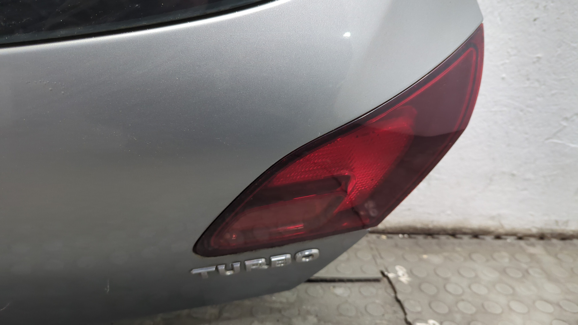 Дверь багажника