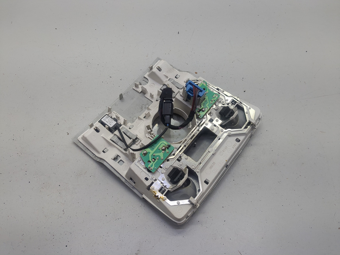 Плафон салонный