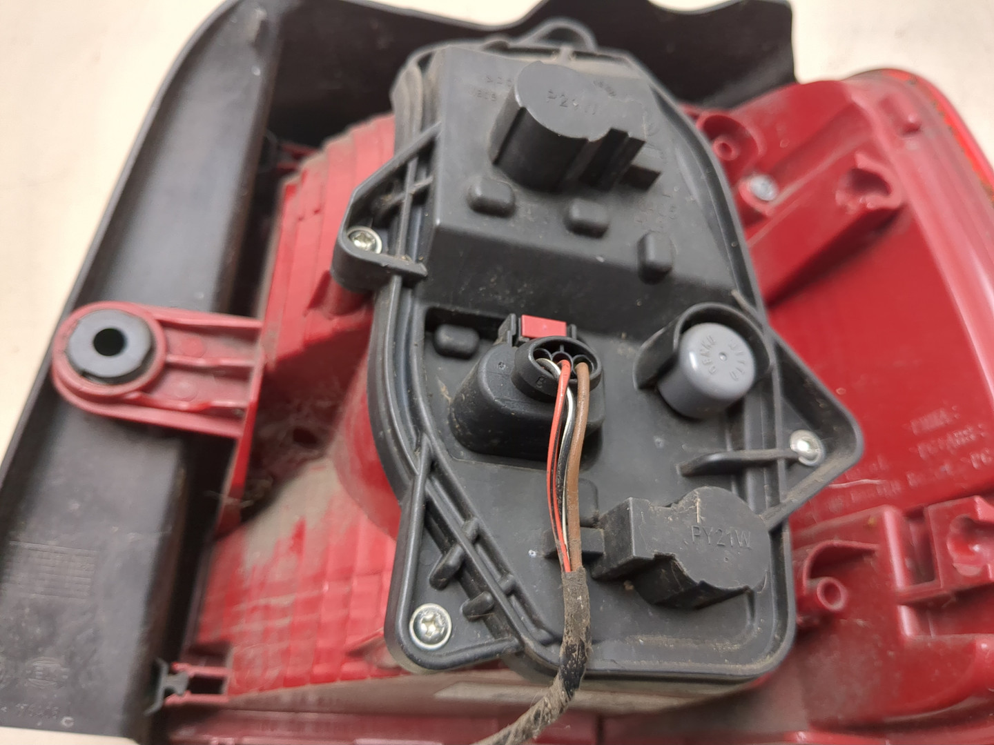 Фонарь задний левый