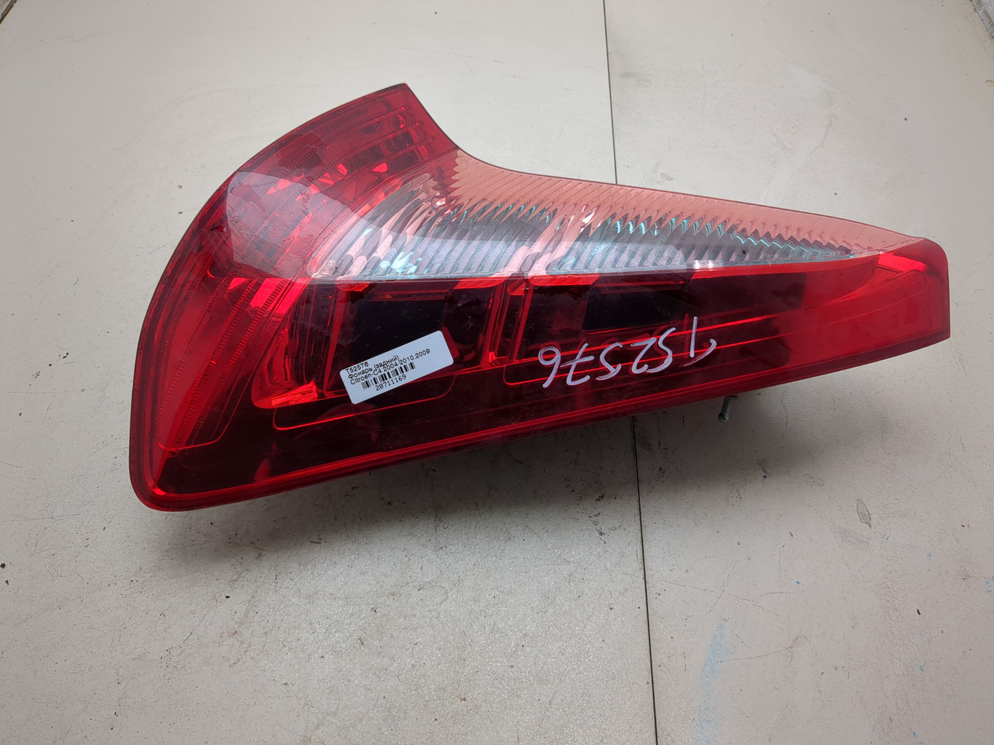 Фонарь задний правый