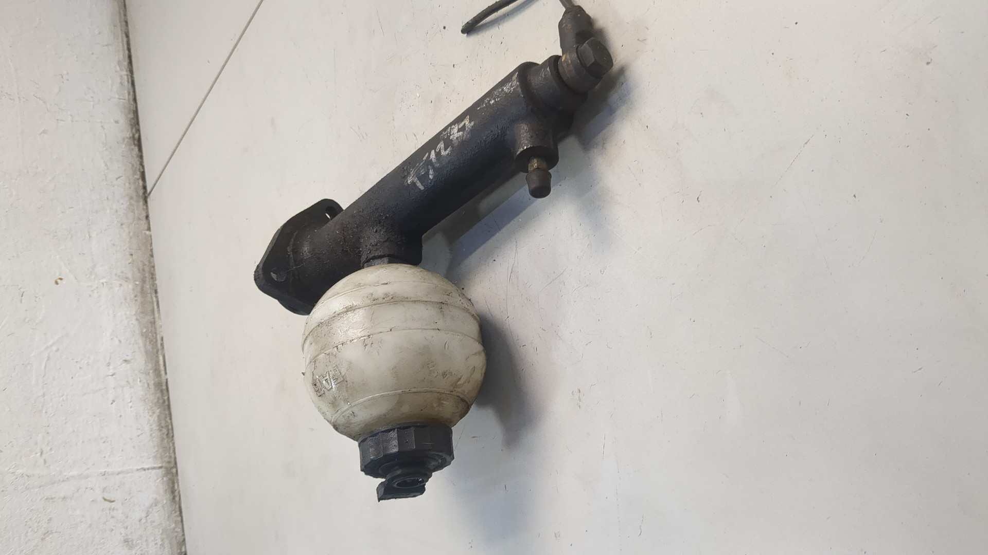 Цилиндр тормозной главный