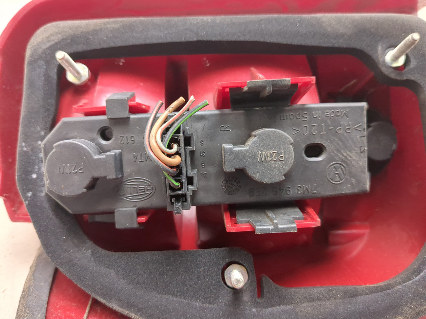 Фонарь задний правый