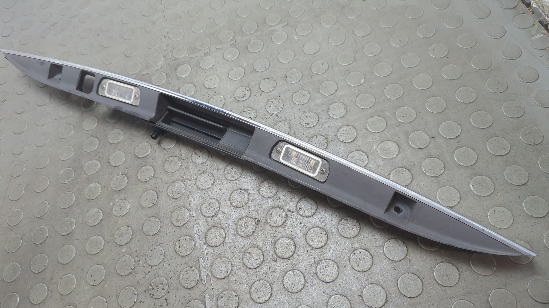 Фонарь подсветки номера