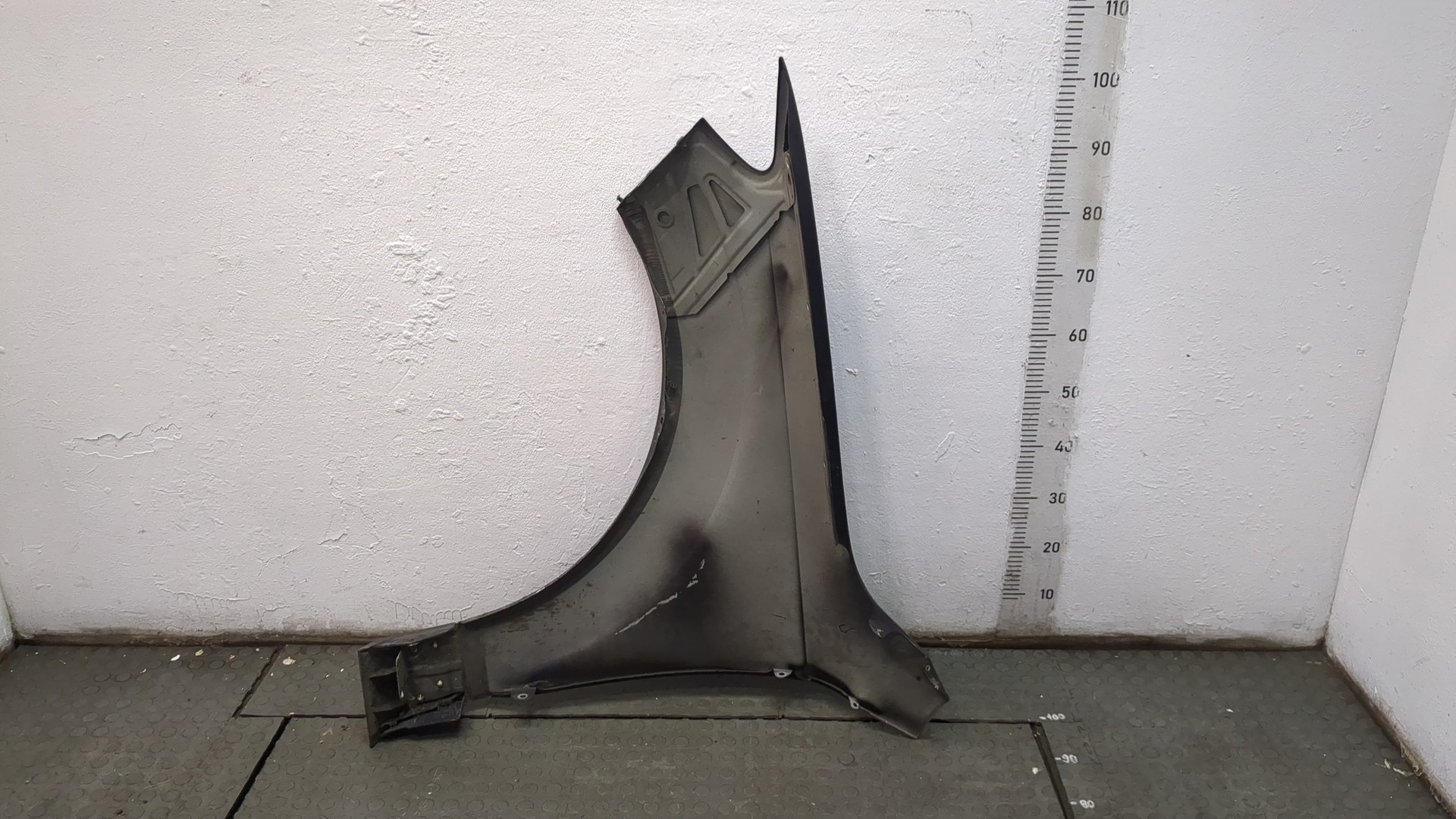 Крыло переднее правое