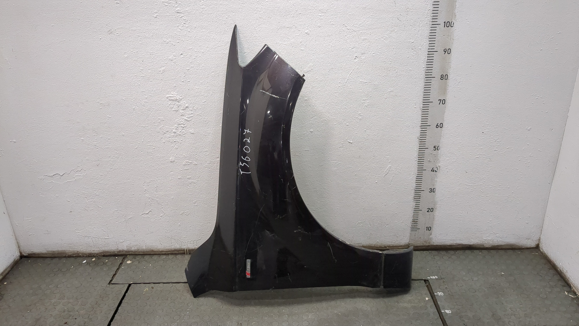 Крыло переднее правое