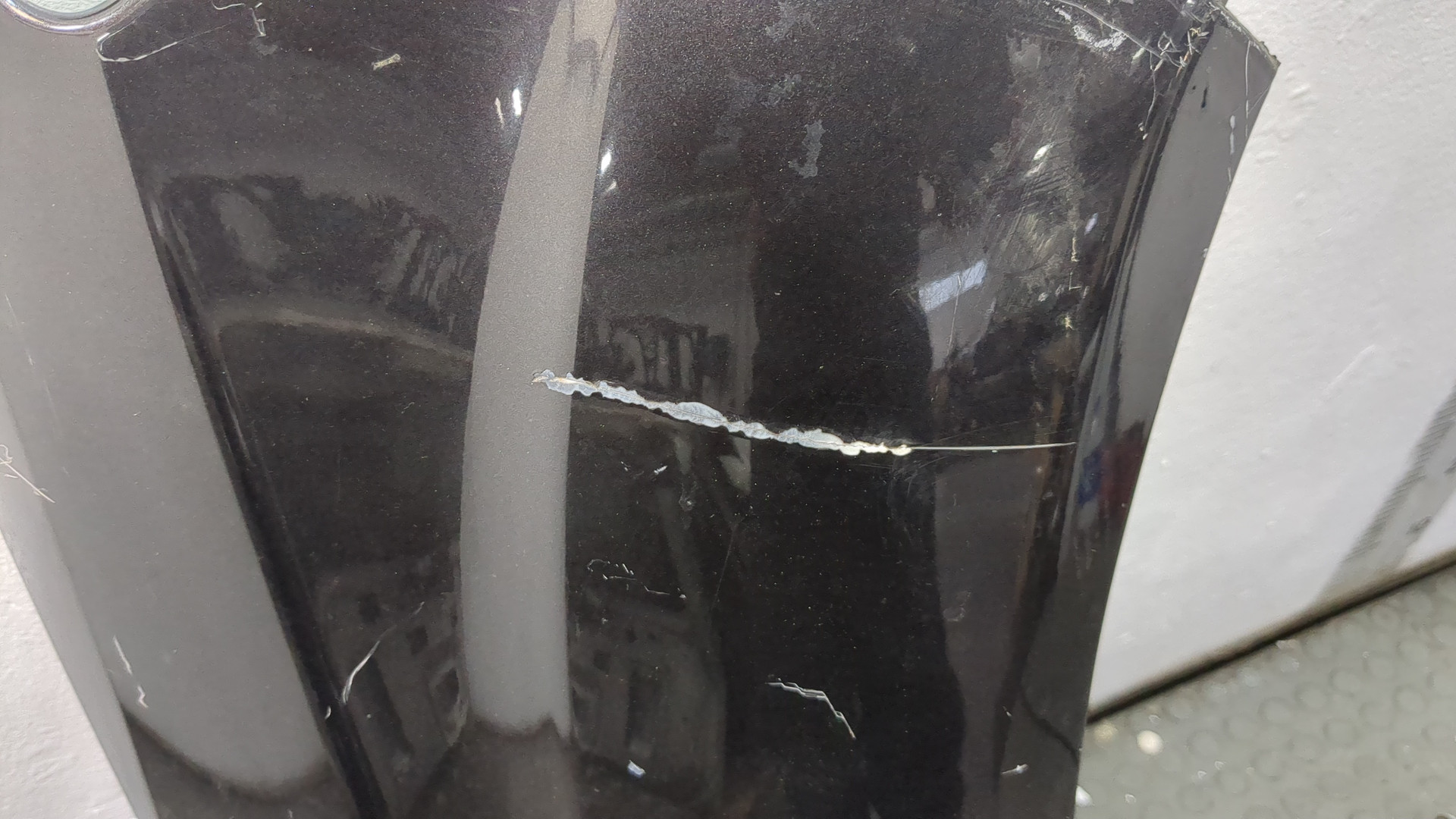 Крыло переднее правое