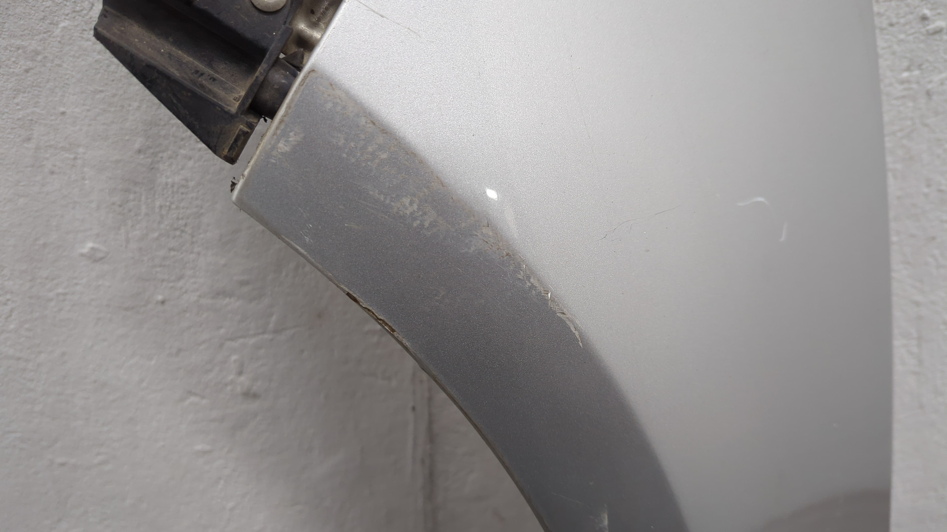 Крыло переднее левое