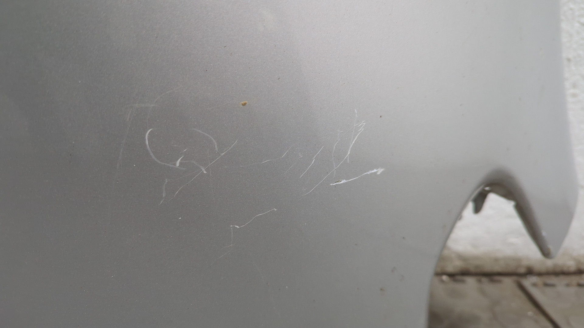 Крыло переднее левое