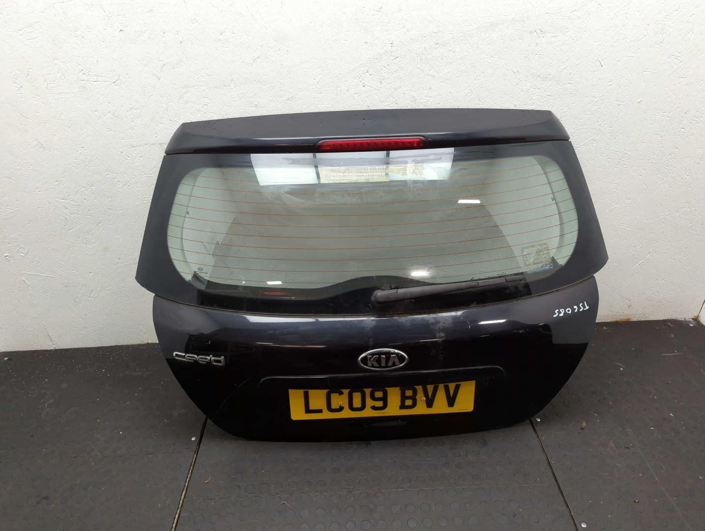 Дверь багажника