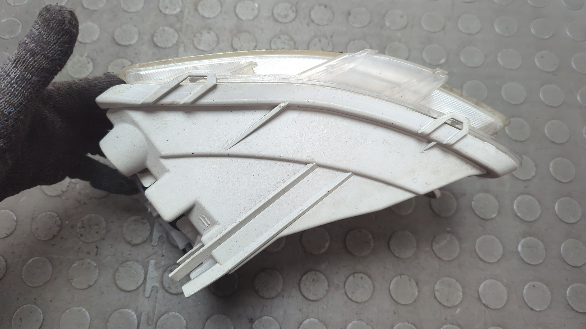 Фара противотуманная правая