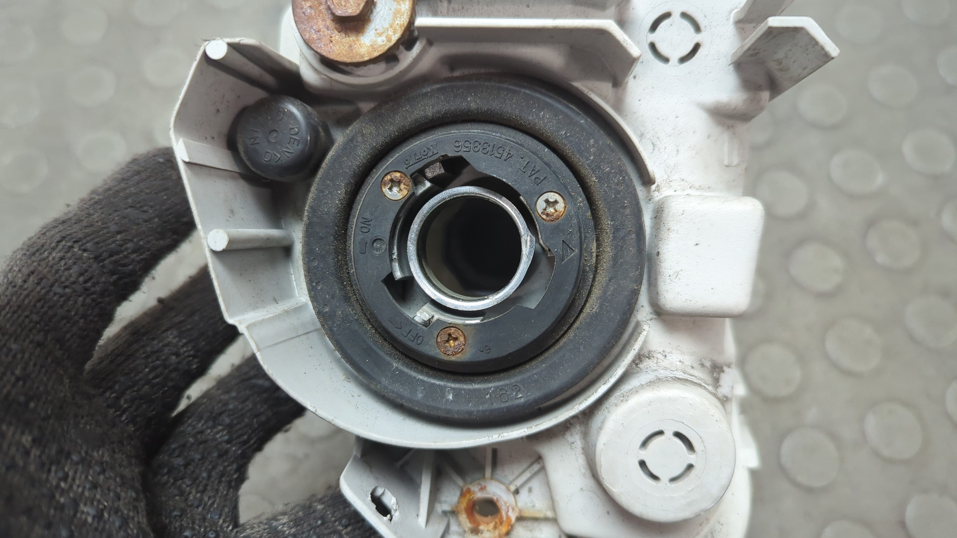 Фара противотуманная левая