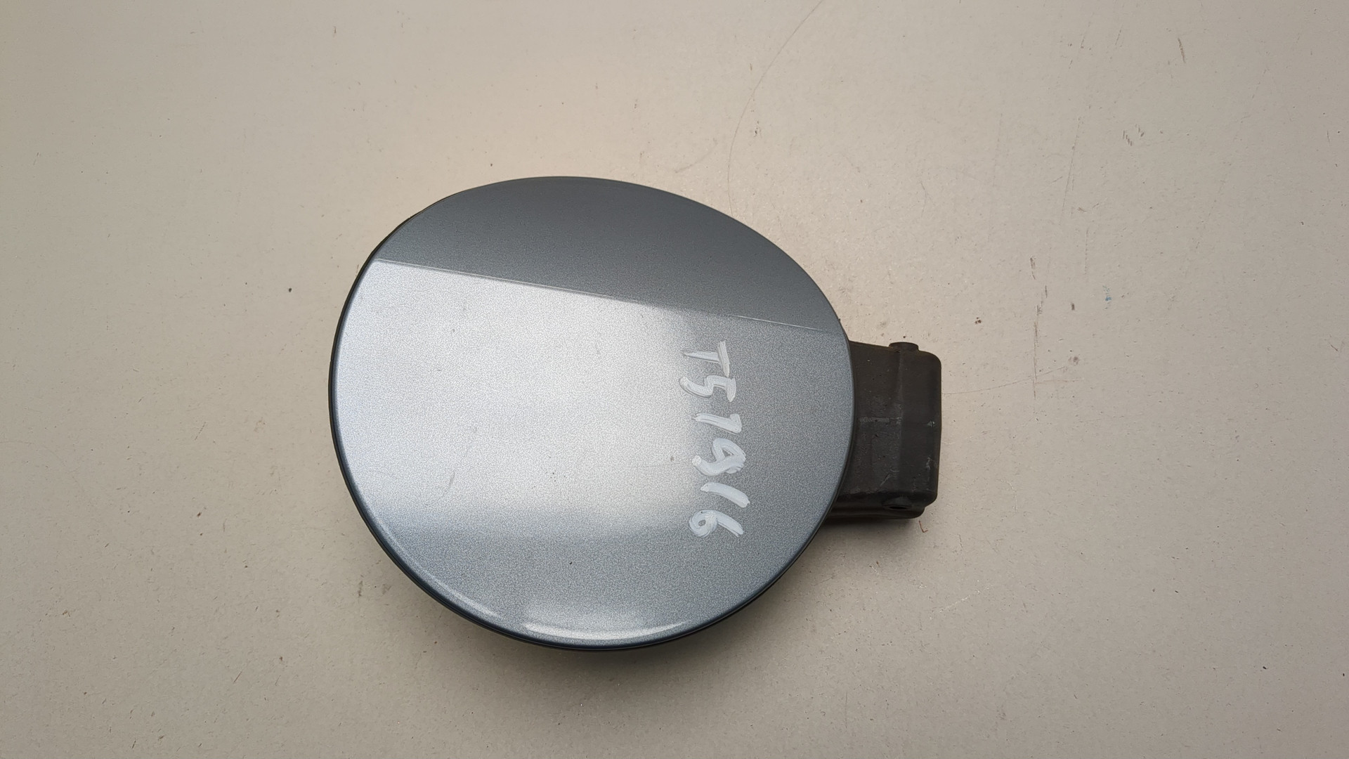 Лючок бензобака