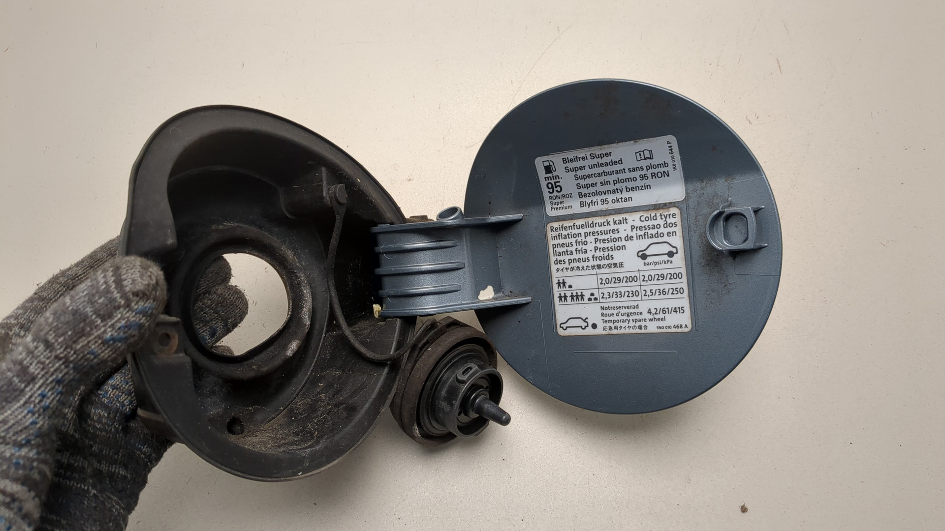 Лючок бензобака