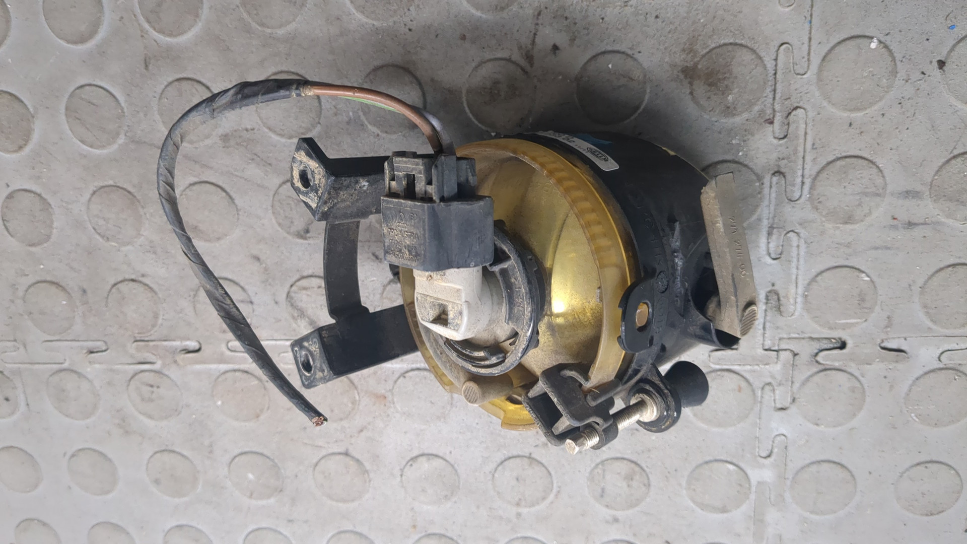 Фара противотуманная левая