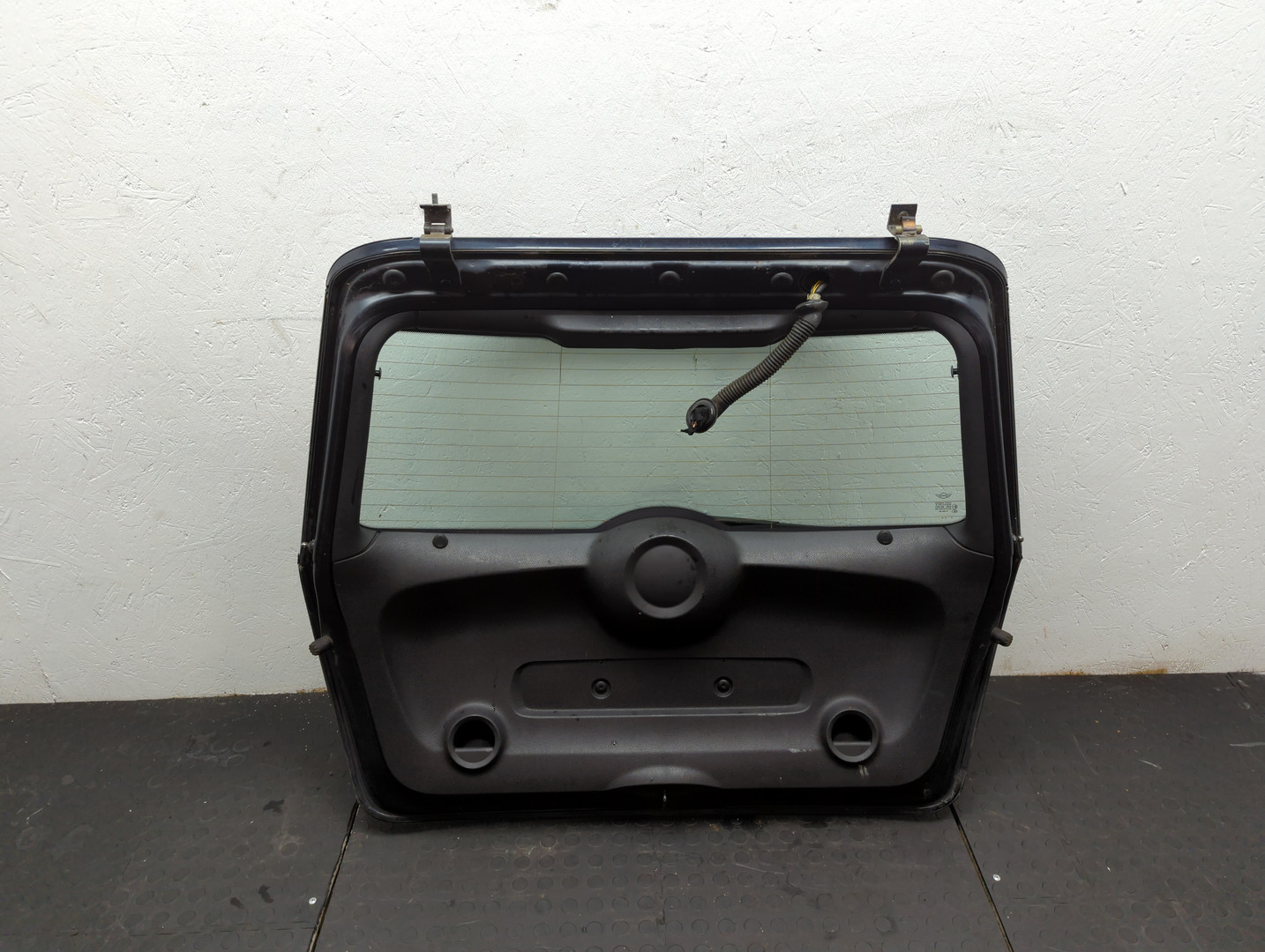 Дверь багажника