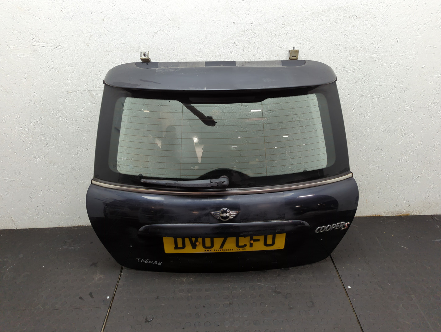 Дверь багажника