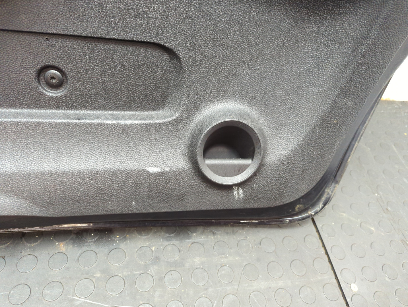 Дверь багажника