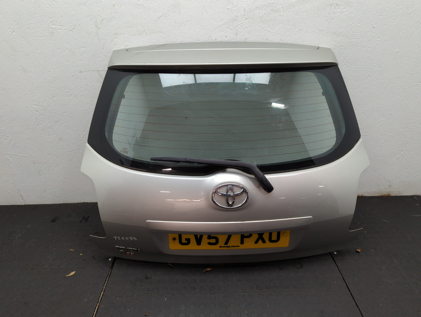 Дверь багажника