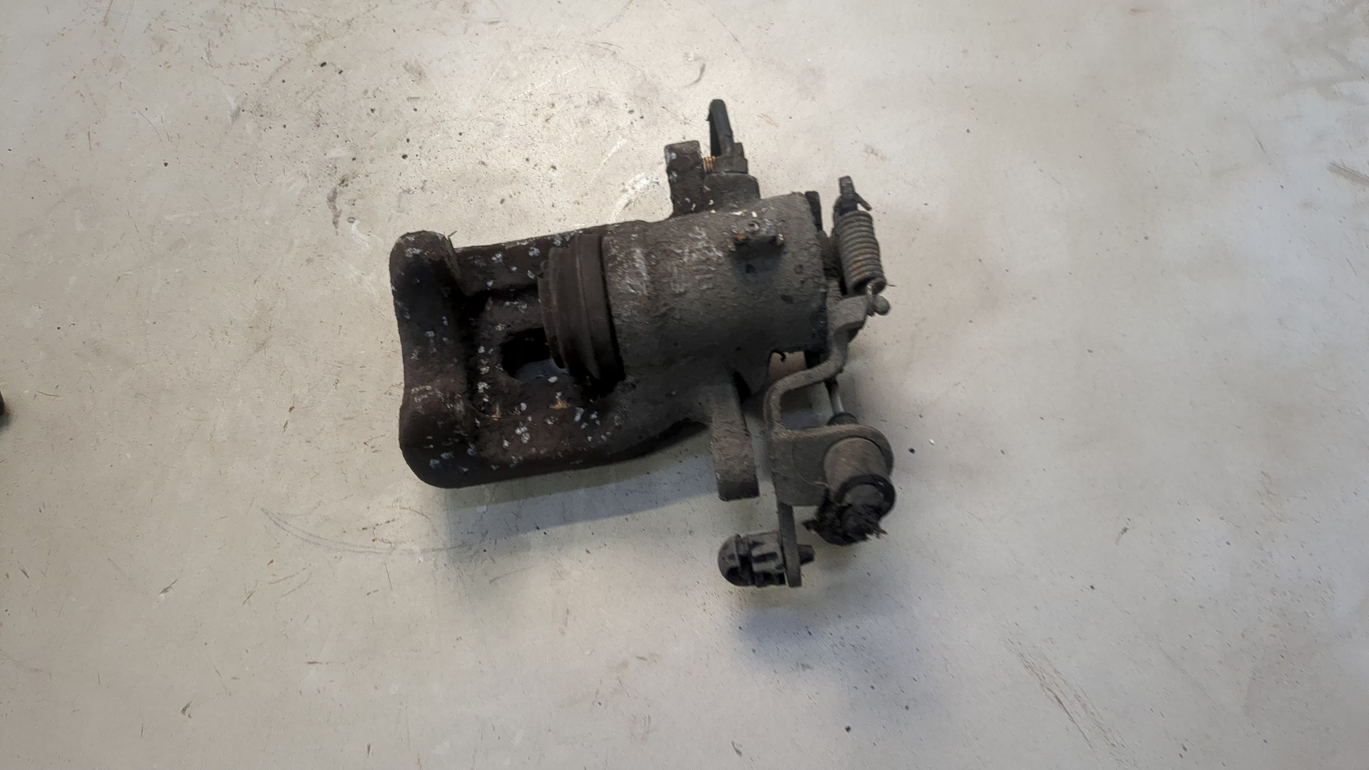 Суппорт задний левый