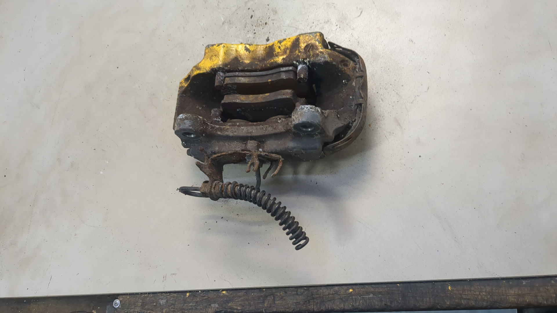 Суппорт задний правый