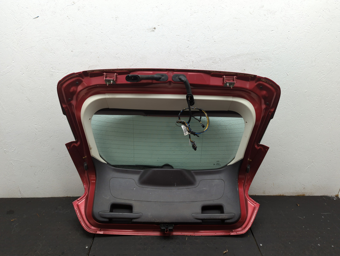 Дверь багажника