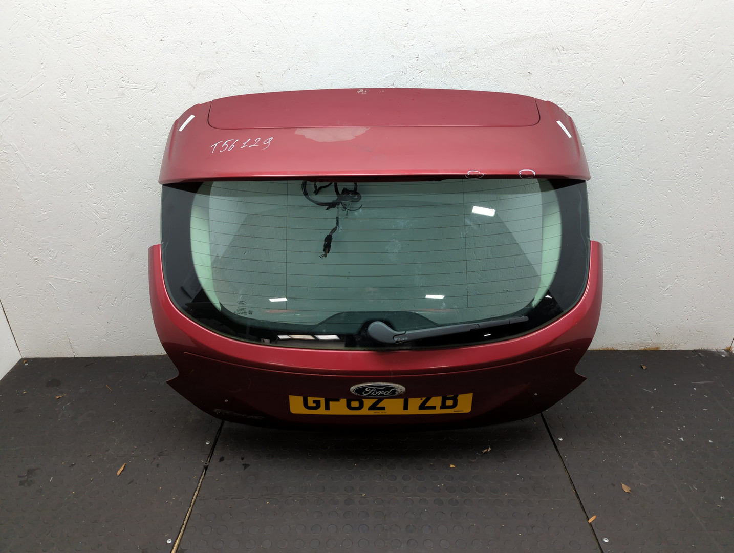 Дверь багажника