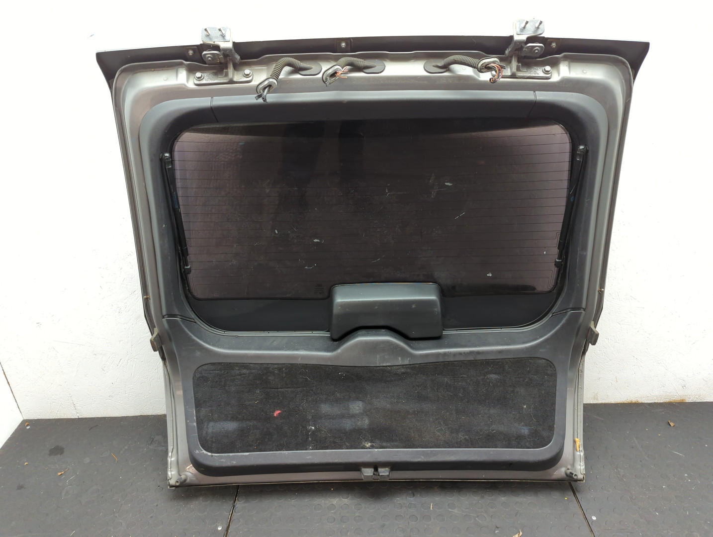 Дверь багажника