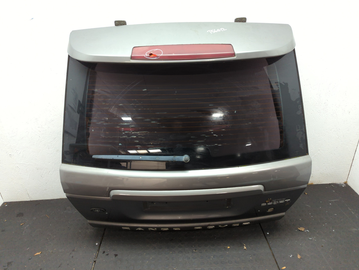 Дверь багажника