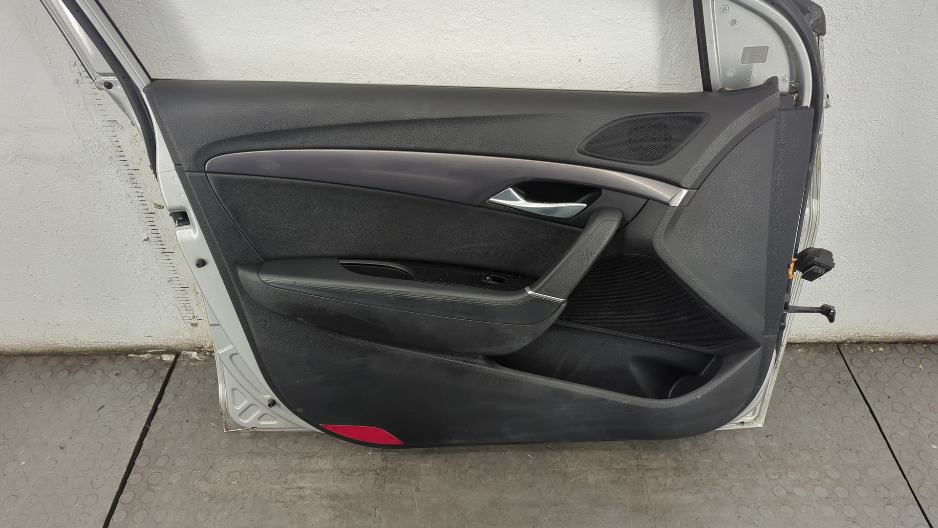 Дверь передняя левая