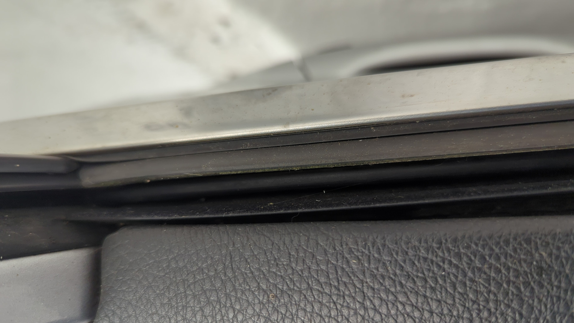 Дверь передняя левая