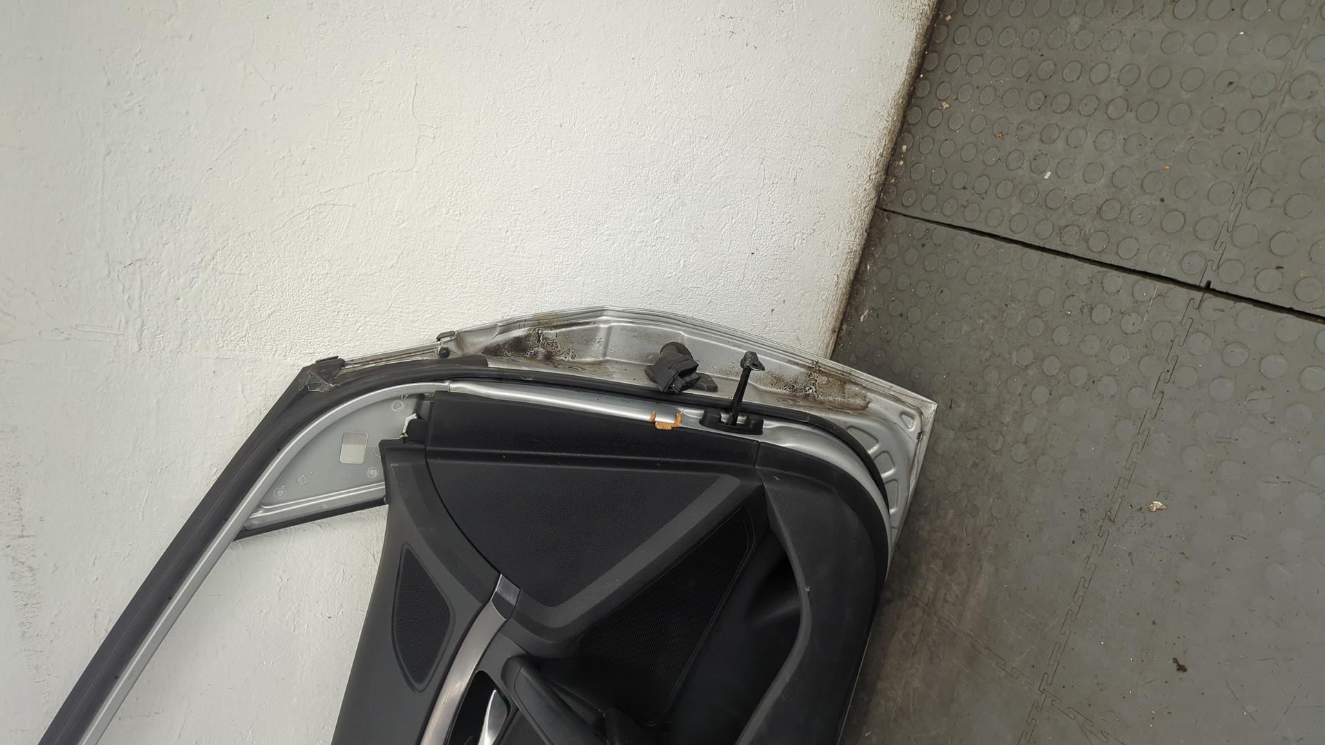 Дверь передняя левая