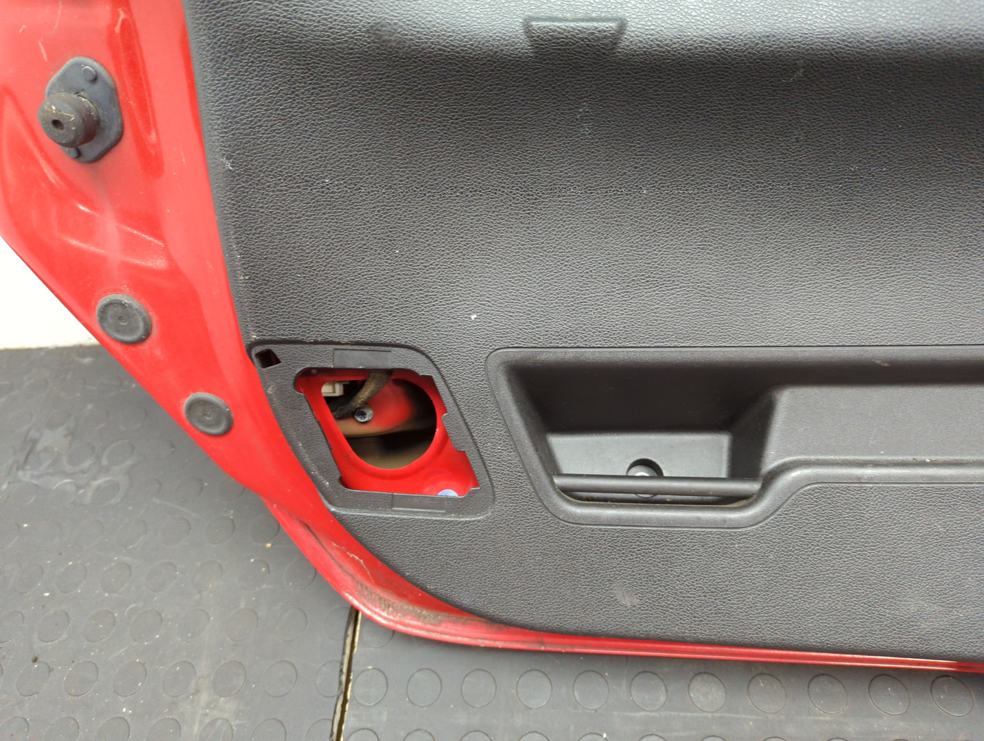 Дверь багажника