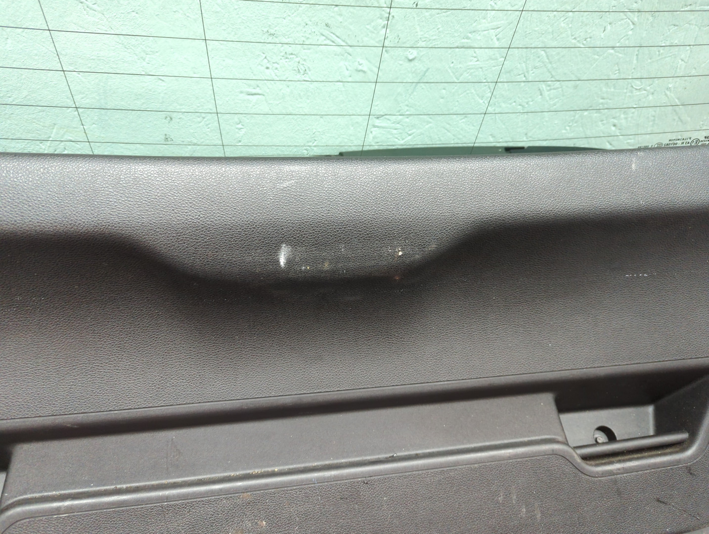 Дверь багажника