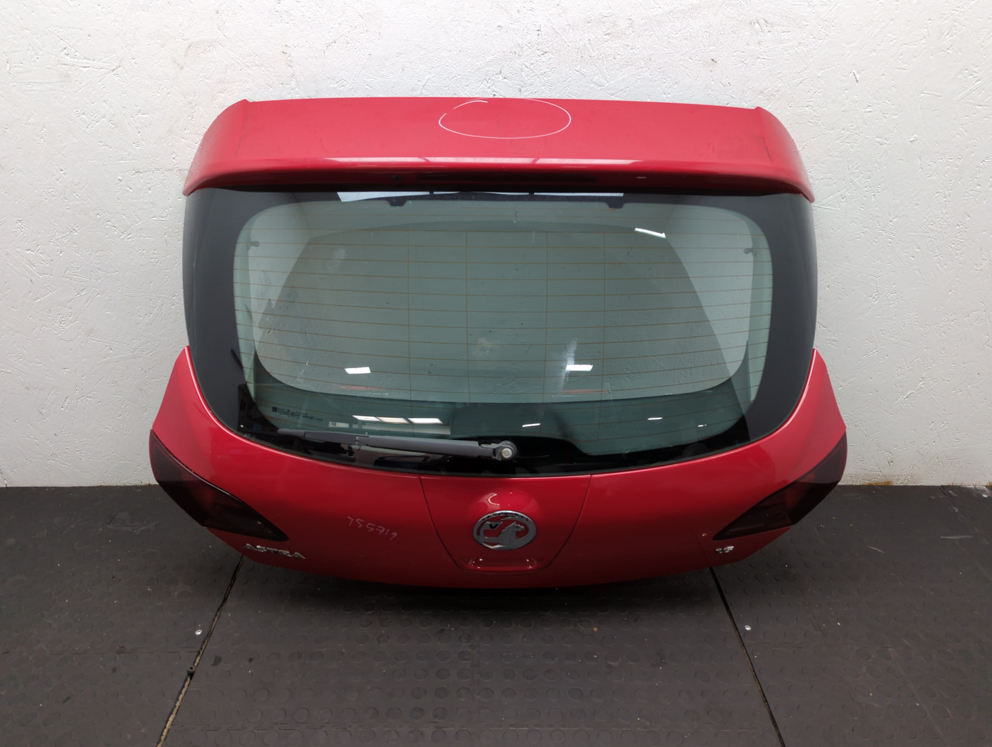 Дверь багажника