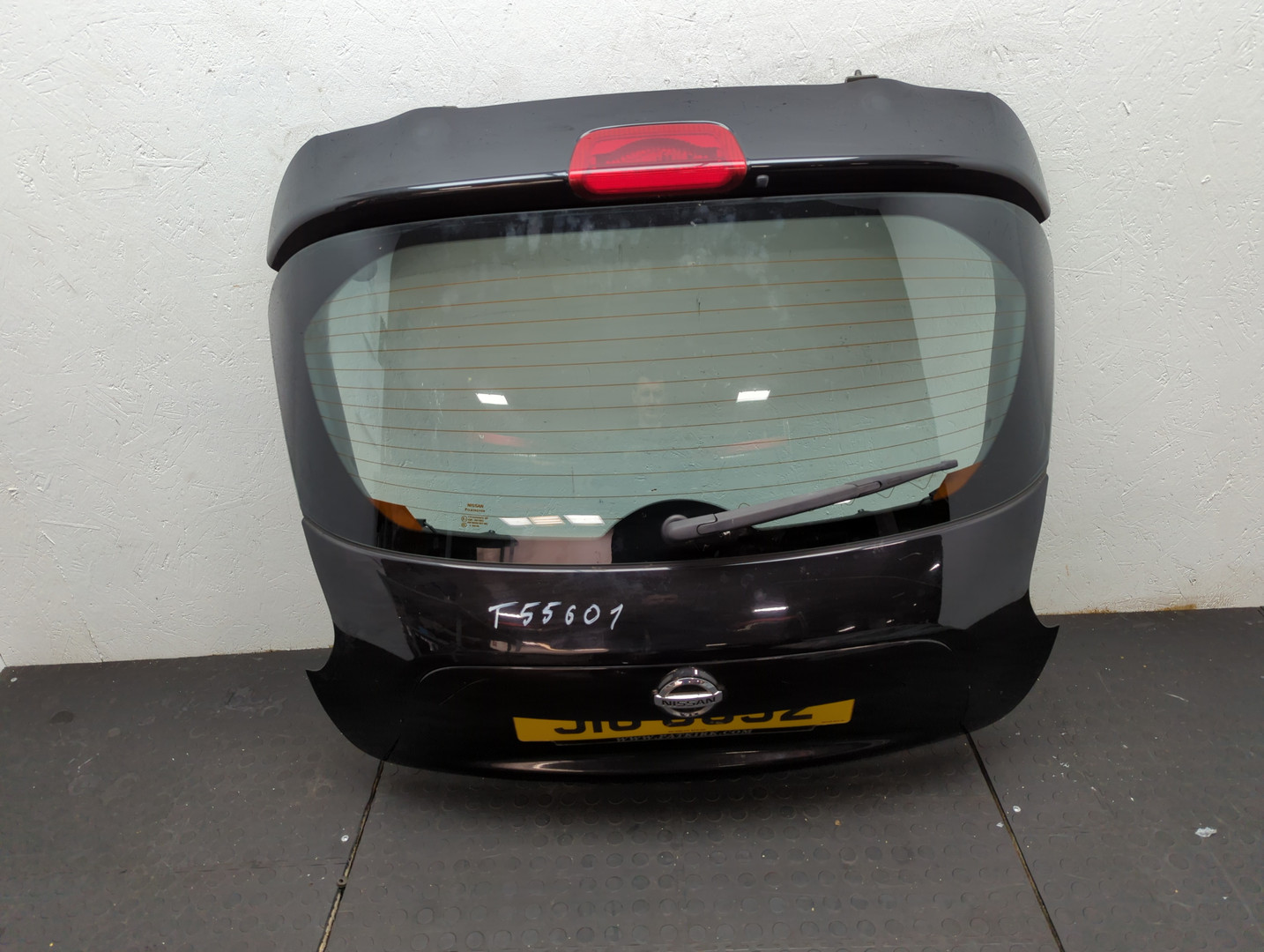 Дверь багажника