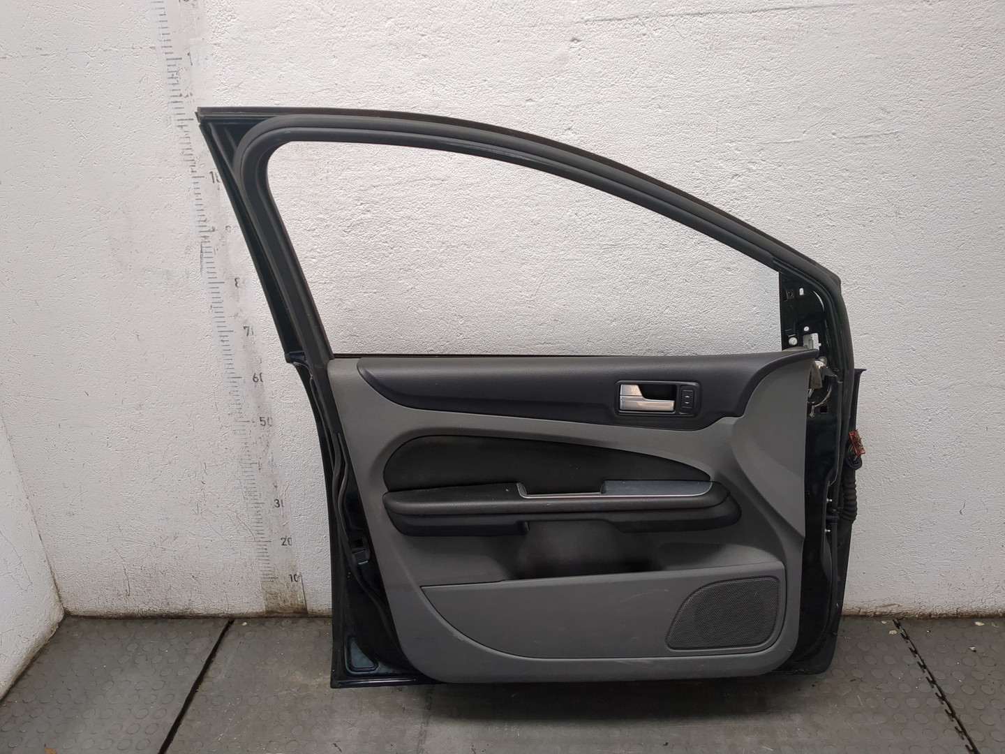 Дверь передняя левая