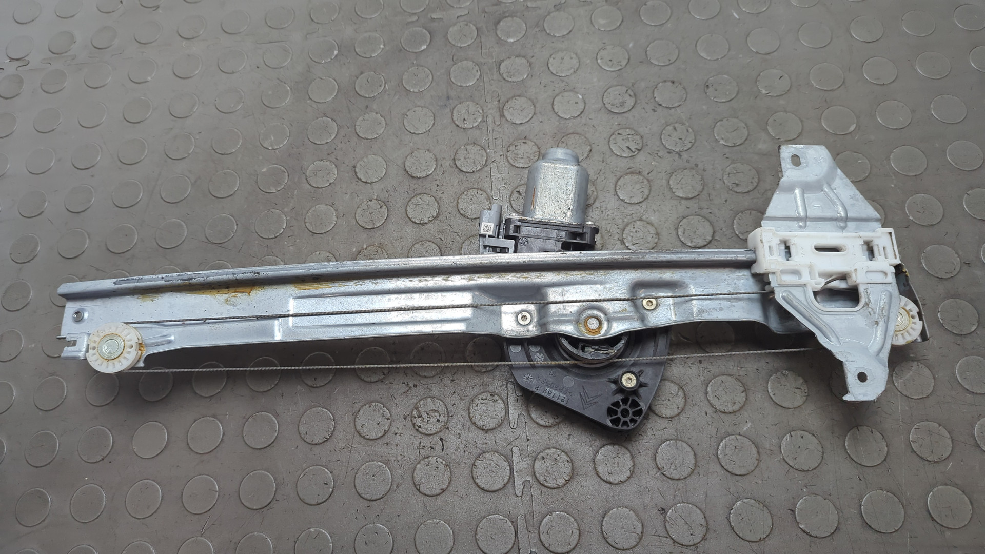 Стеклоподъемник электр. передний левый