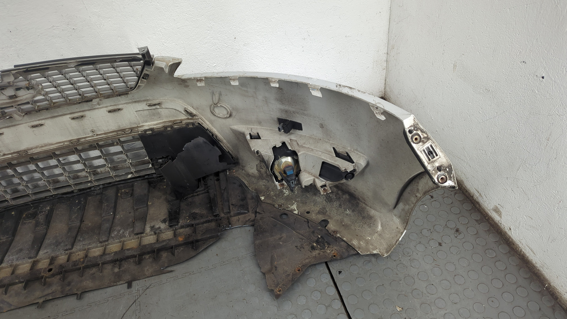 Бампер передний