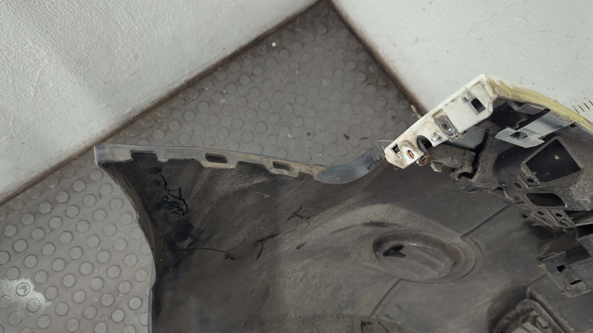 Бампер передний