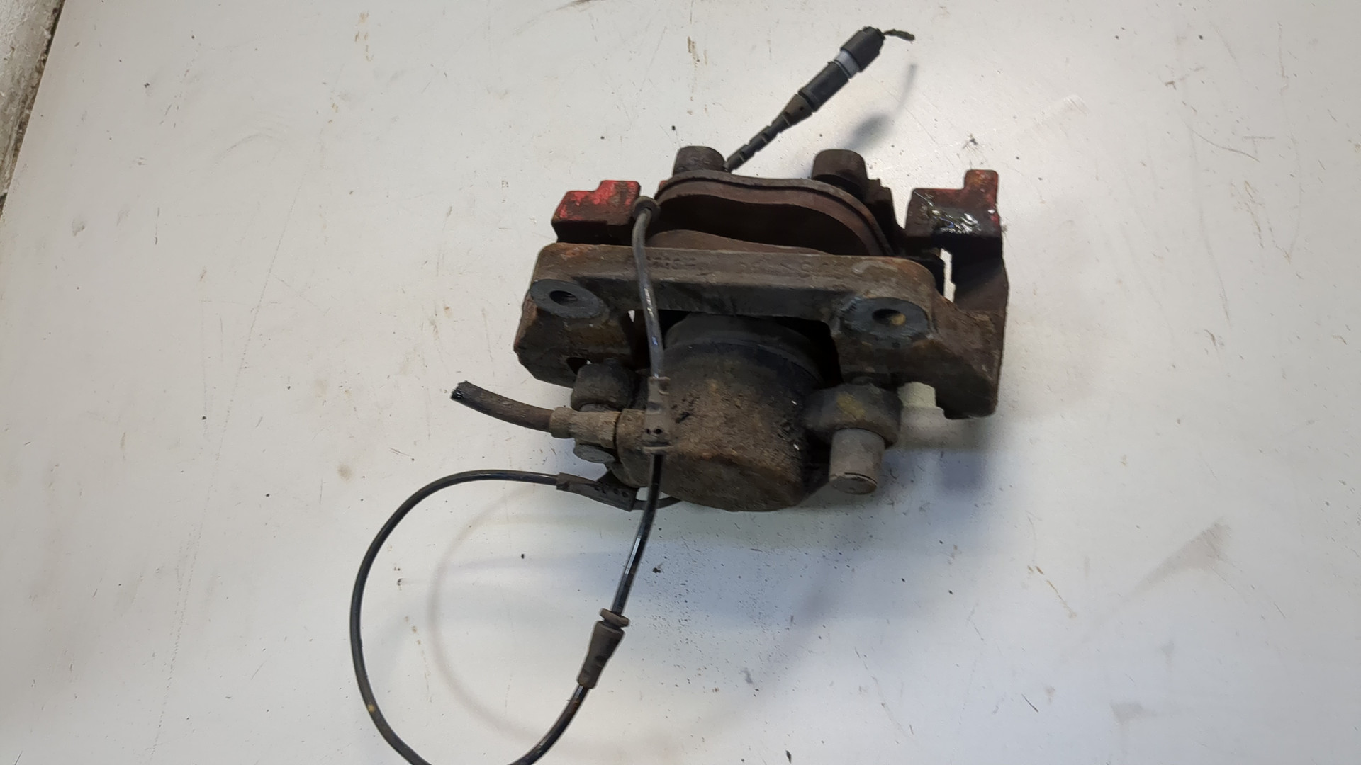 Суппорт передний левый