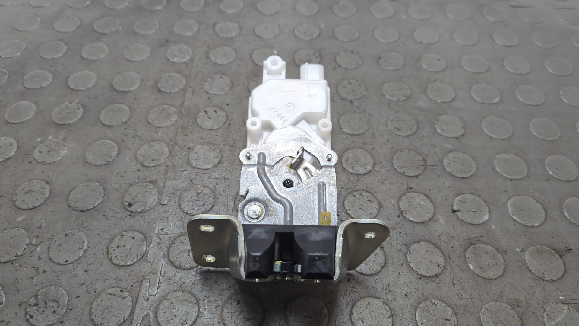 Замок багажника