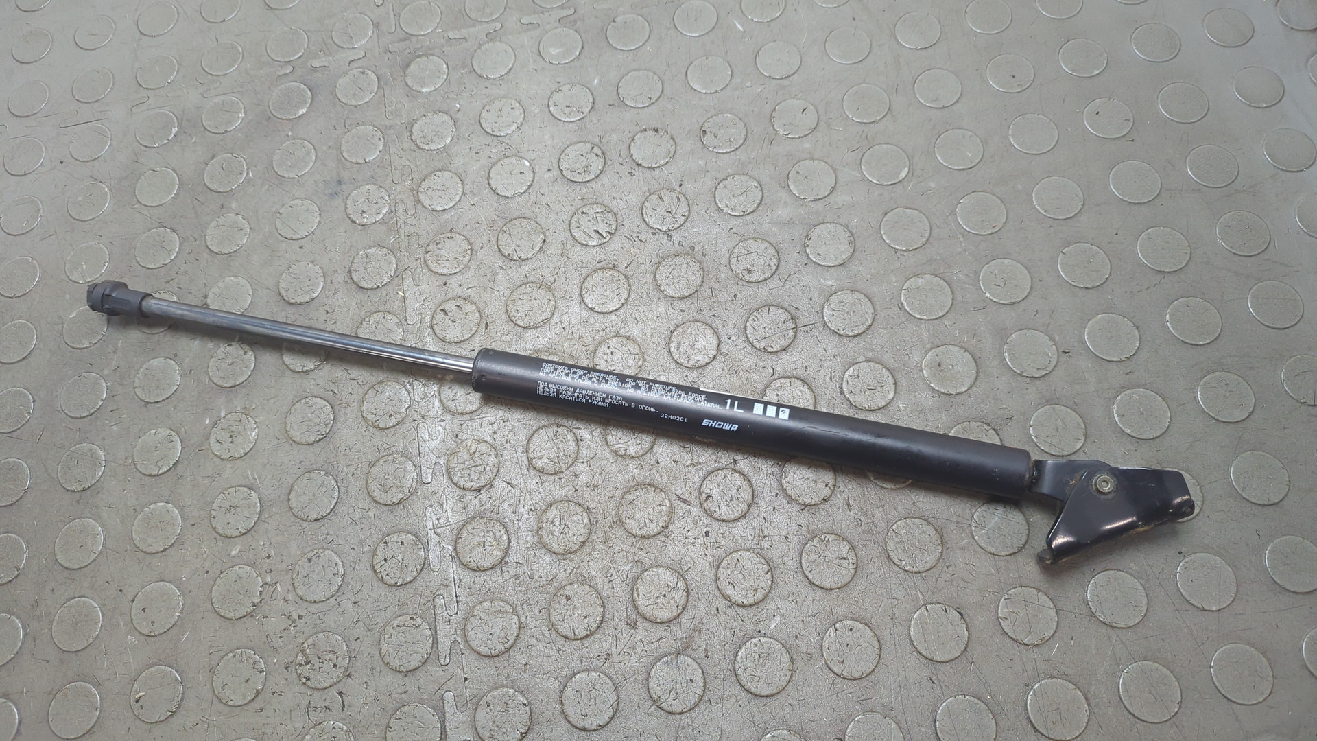 Амортизатор крышки багажника