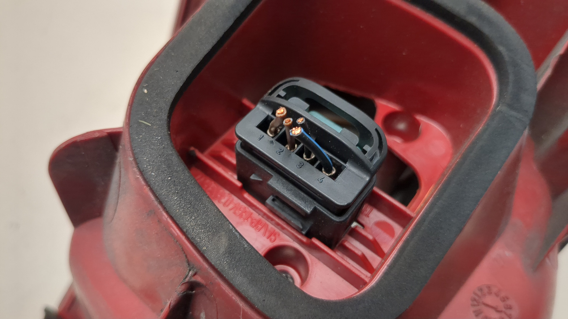 Фонарь задний левый