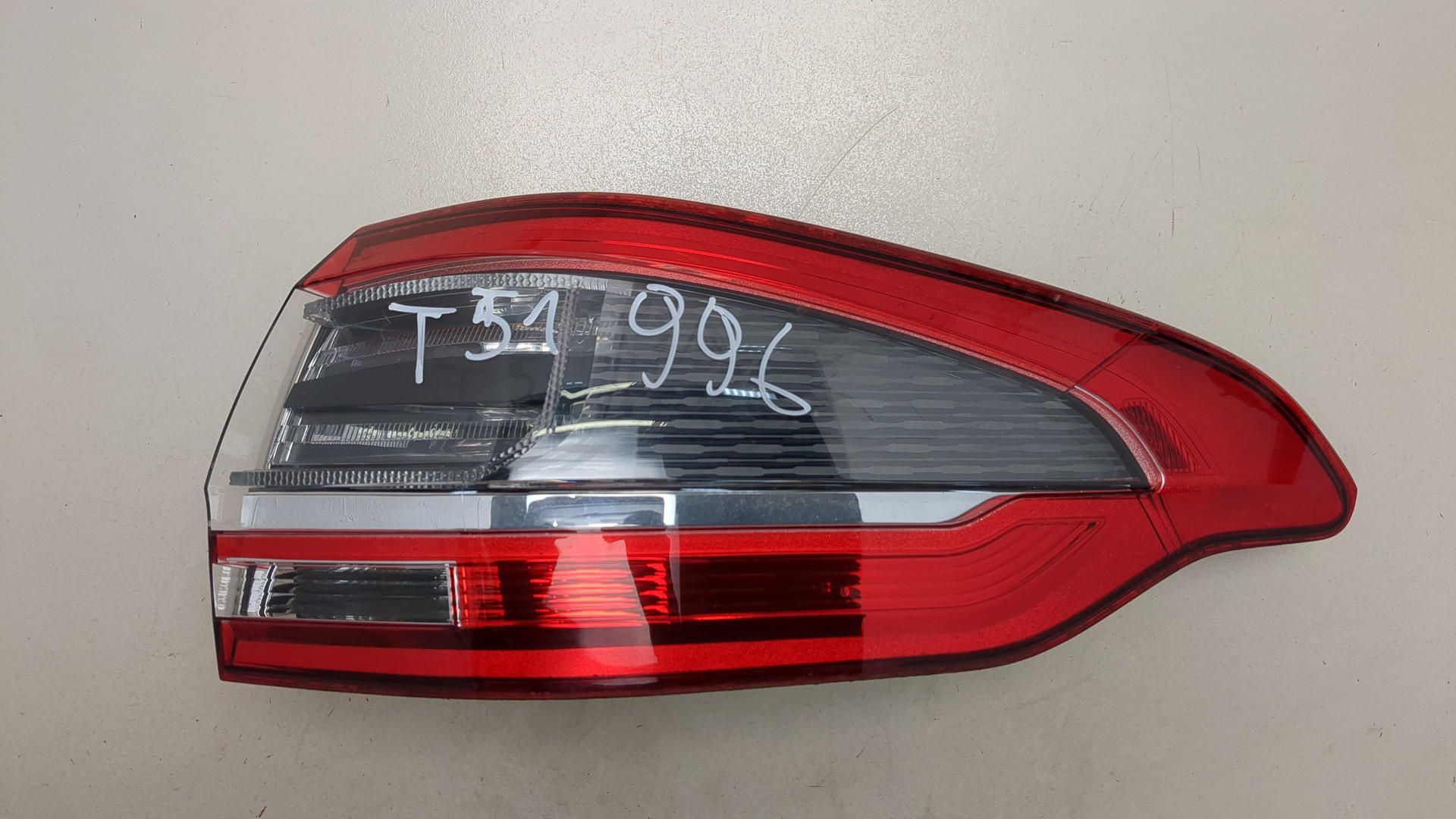 Фонарь задний правый