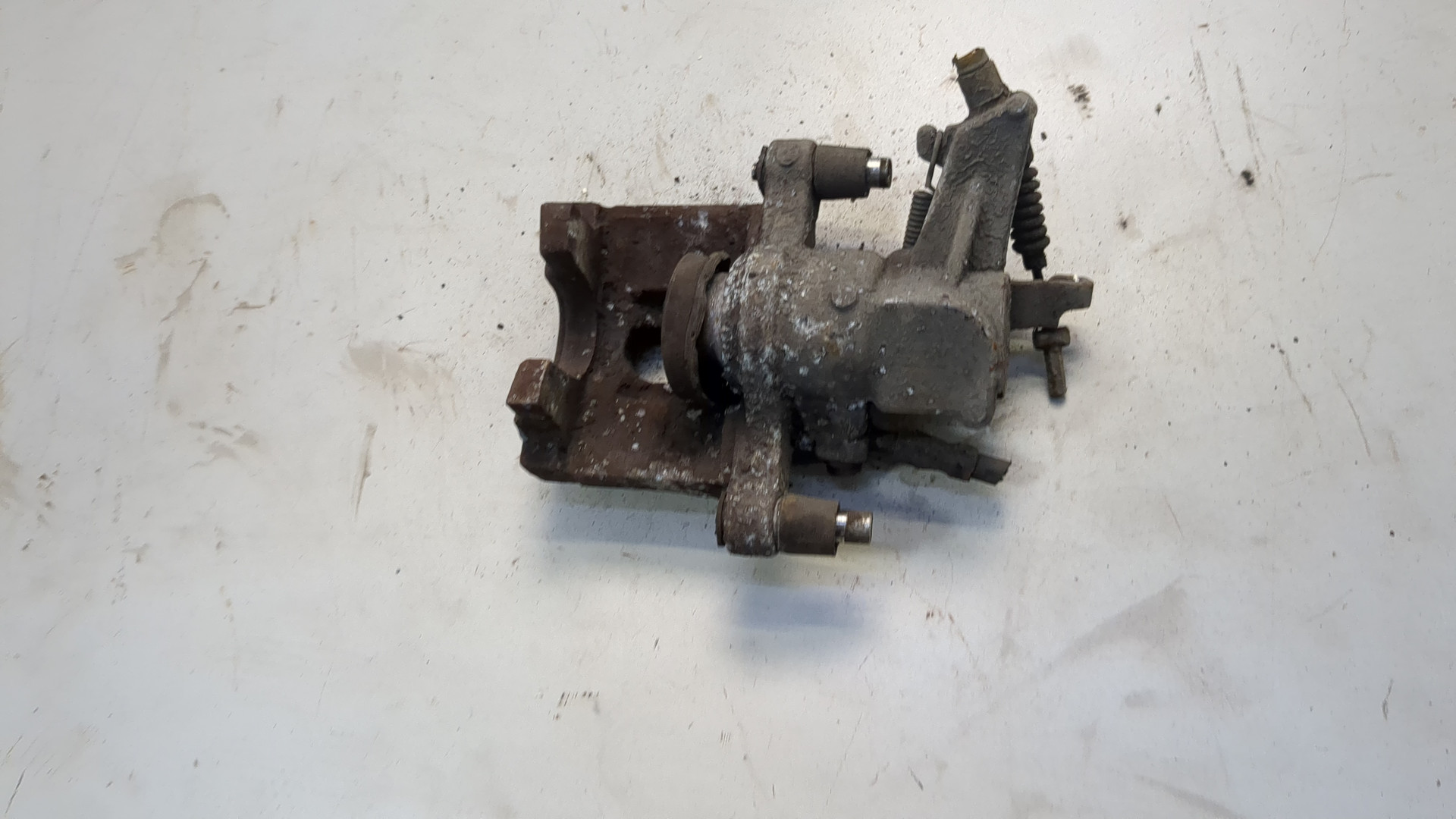 Суппорт задний правый