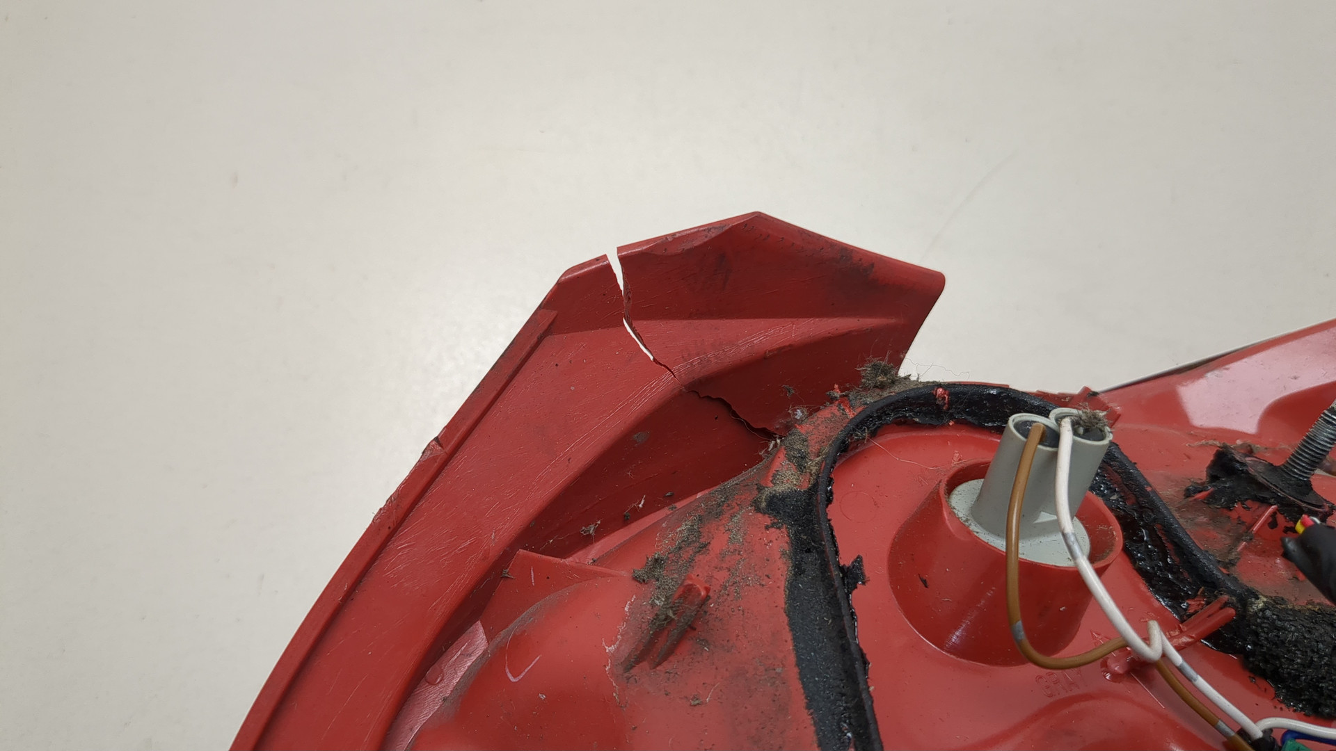 Фонарь задний левый