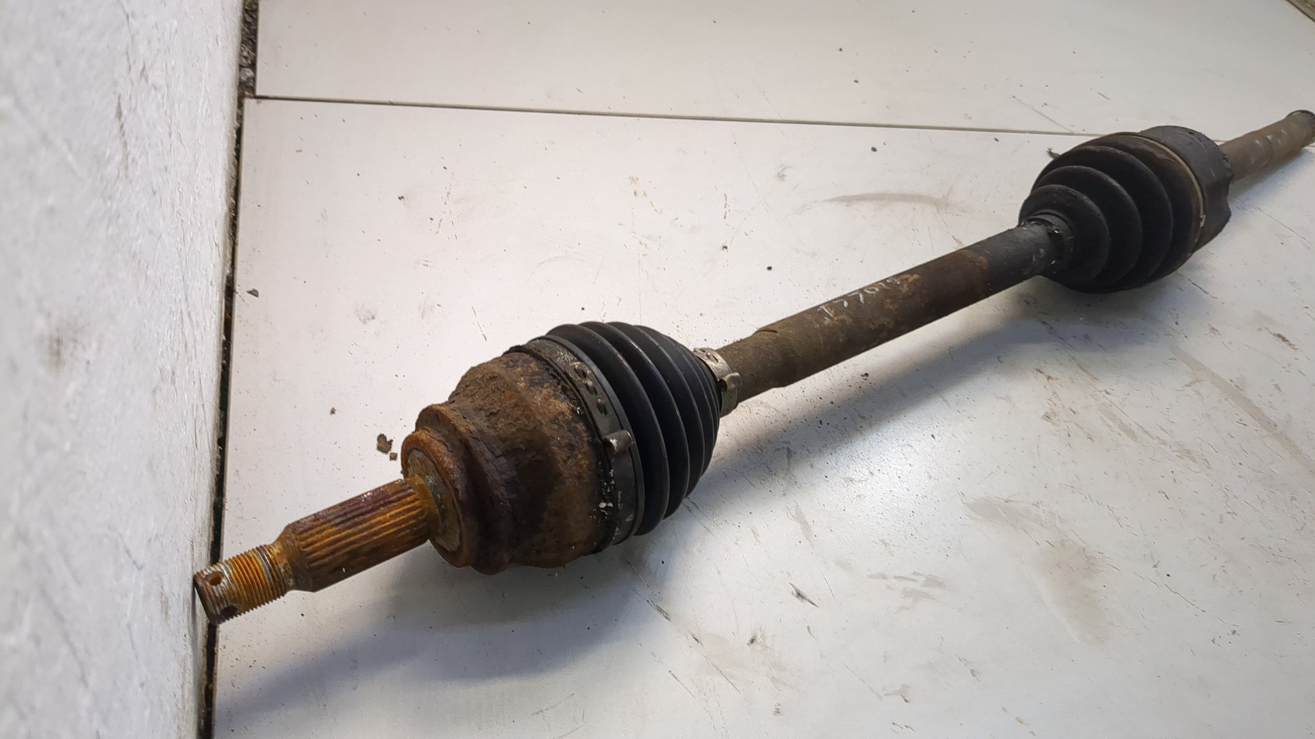 Полуось передняя правая