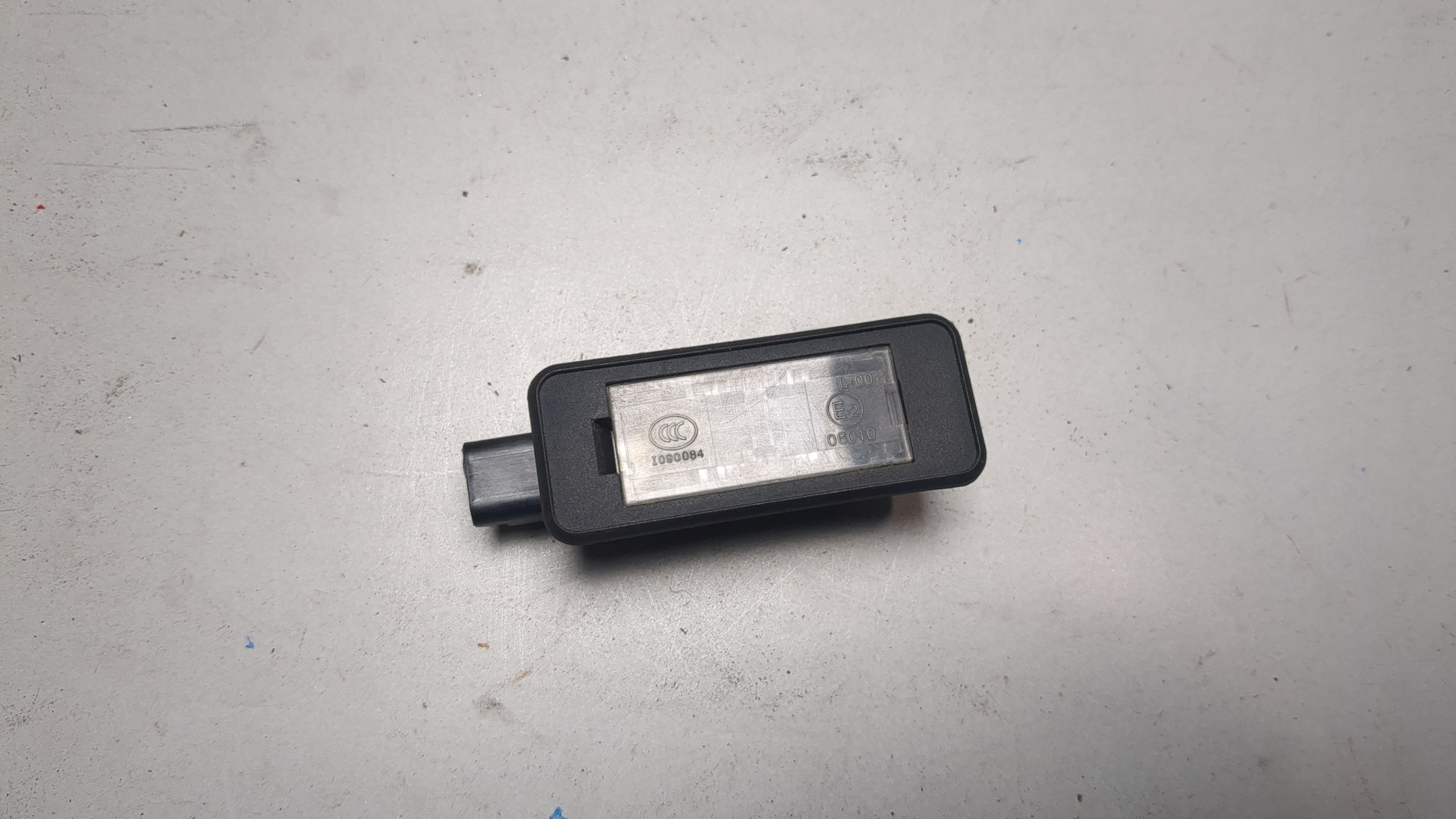 Фонарь подсветки номера